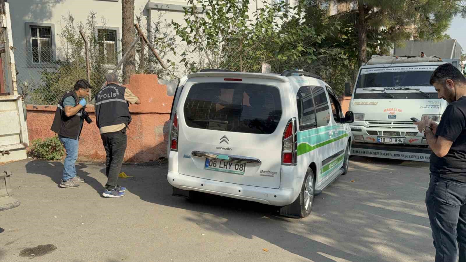 adanada semt pazarini kana buladilar 2 olu 5 yarali 3 iu8juKpj
