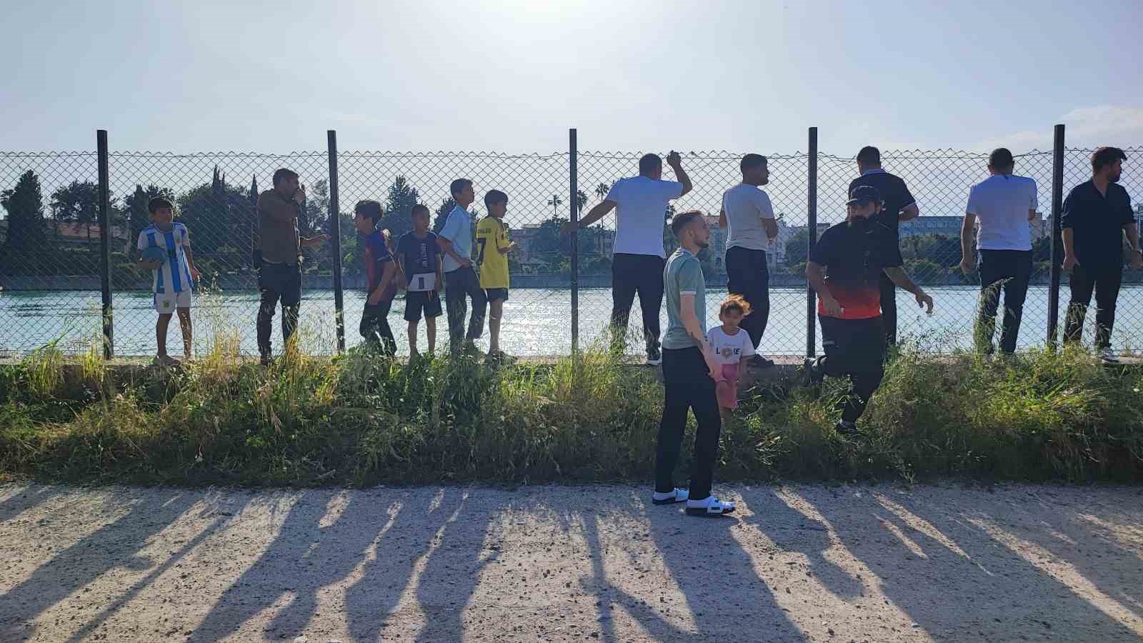 Adana’da serinlemek için girdiği nehirde kaybolan genç hastaneye kaldırıldı 6 adanada serinlemek icin girdigi nehirde kaybolan genc hastaneye kaldirildi 2 bps8iTbK