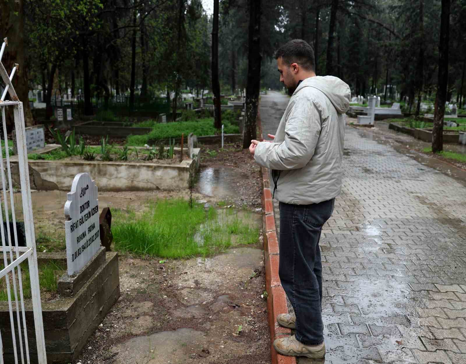 Adana’da şiddetli yağış nedeniyle arife günü mezarlıklar boş kaldı 6 adanada siddetli yagis nedeniyle arife gunu mezarliklar bos kaldi 2 cpW8ikPm
