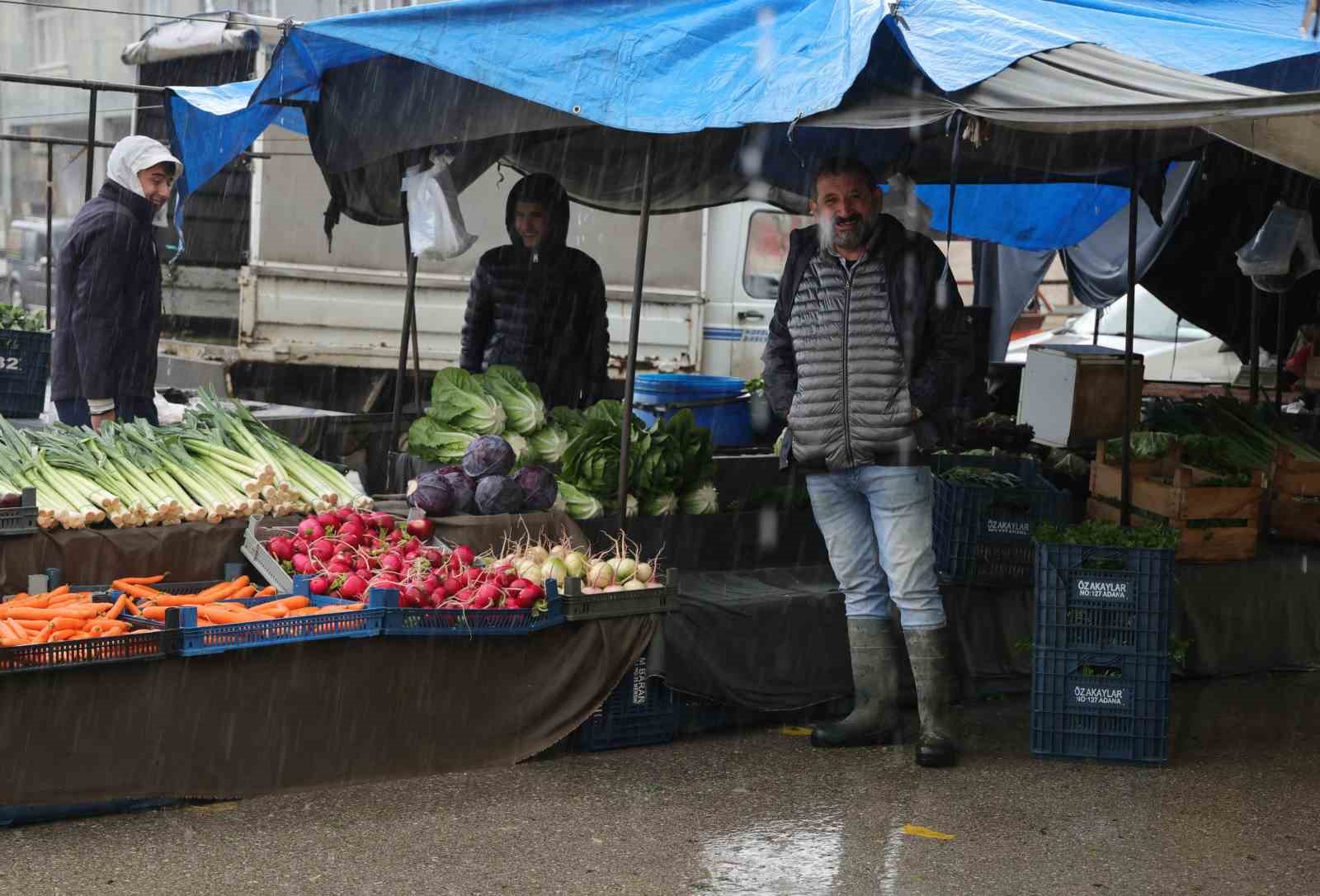 adanada siddetli yagis yollari gole cevirdi apartmanlari su basti 6 Z3VirWnt