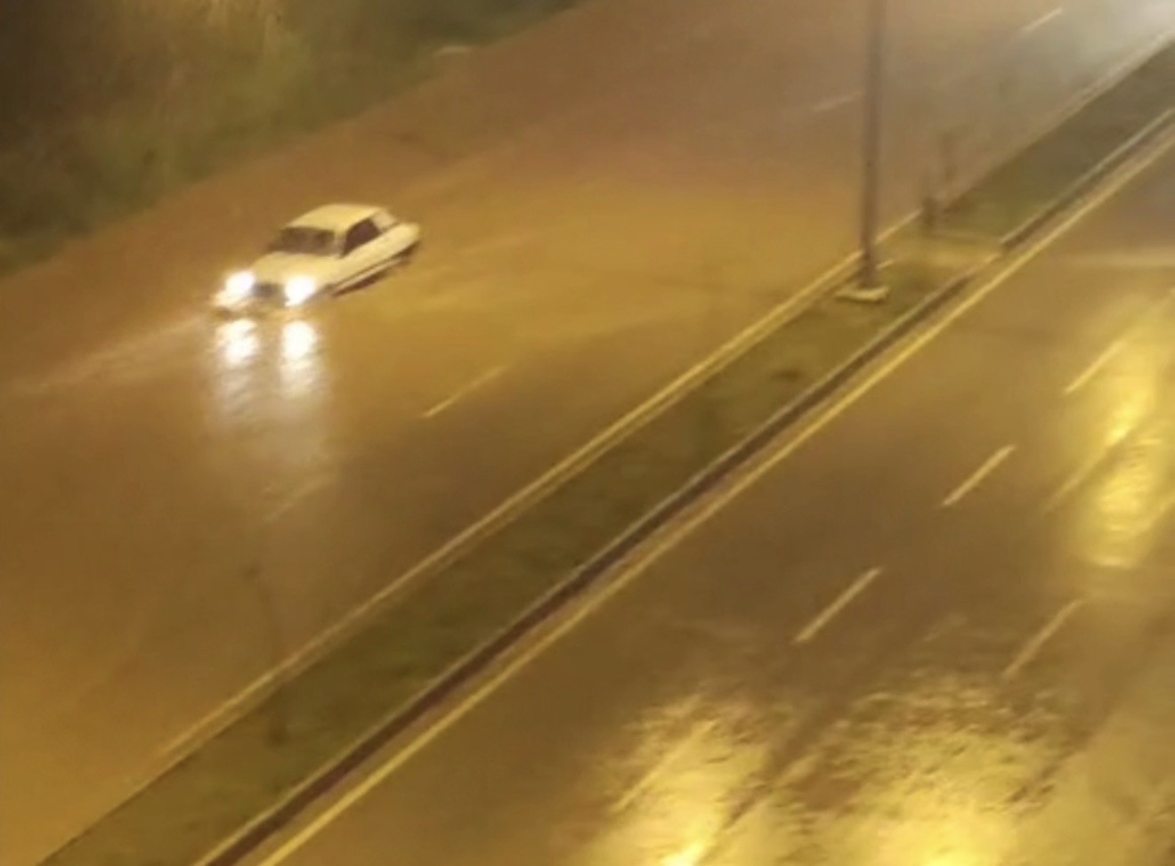 Adana’da şiddetli yağmur cadde ve sokakları göle çevirdi 5 adanada siddetli yagmur cadde ve sokaklari gole cevirdi 1 4BtnIjF7