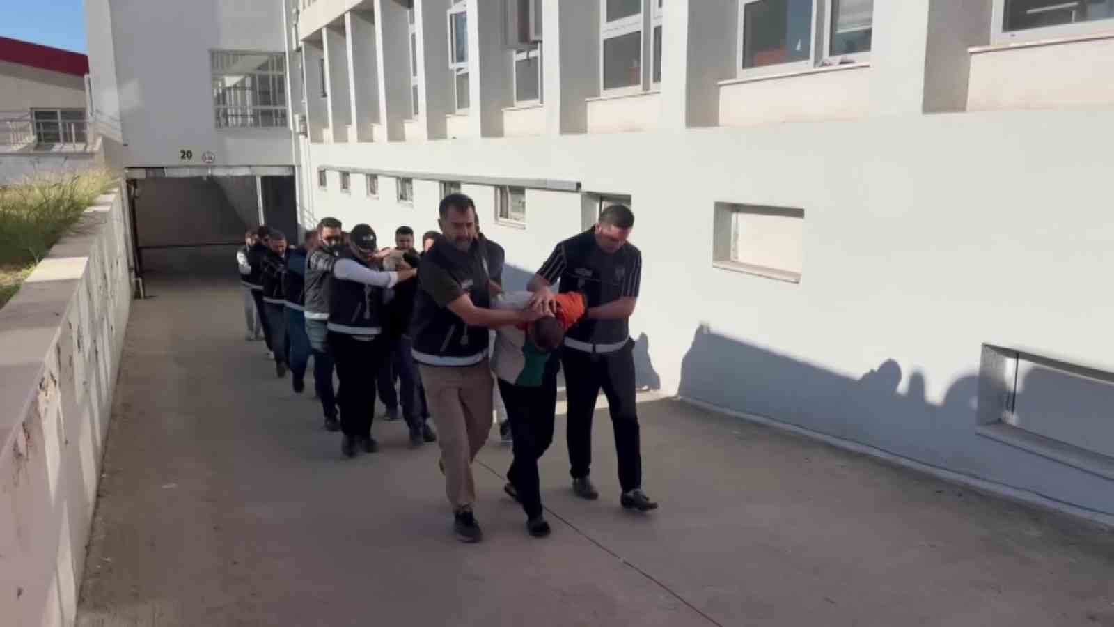 adanada silah ve muhimmat ticareti sebekesi cokertildi 11 tutuklama 2 O6cITlwK
