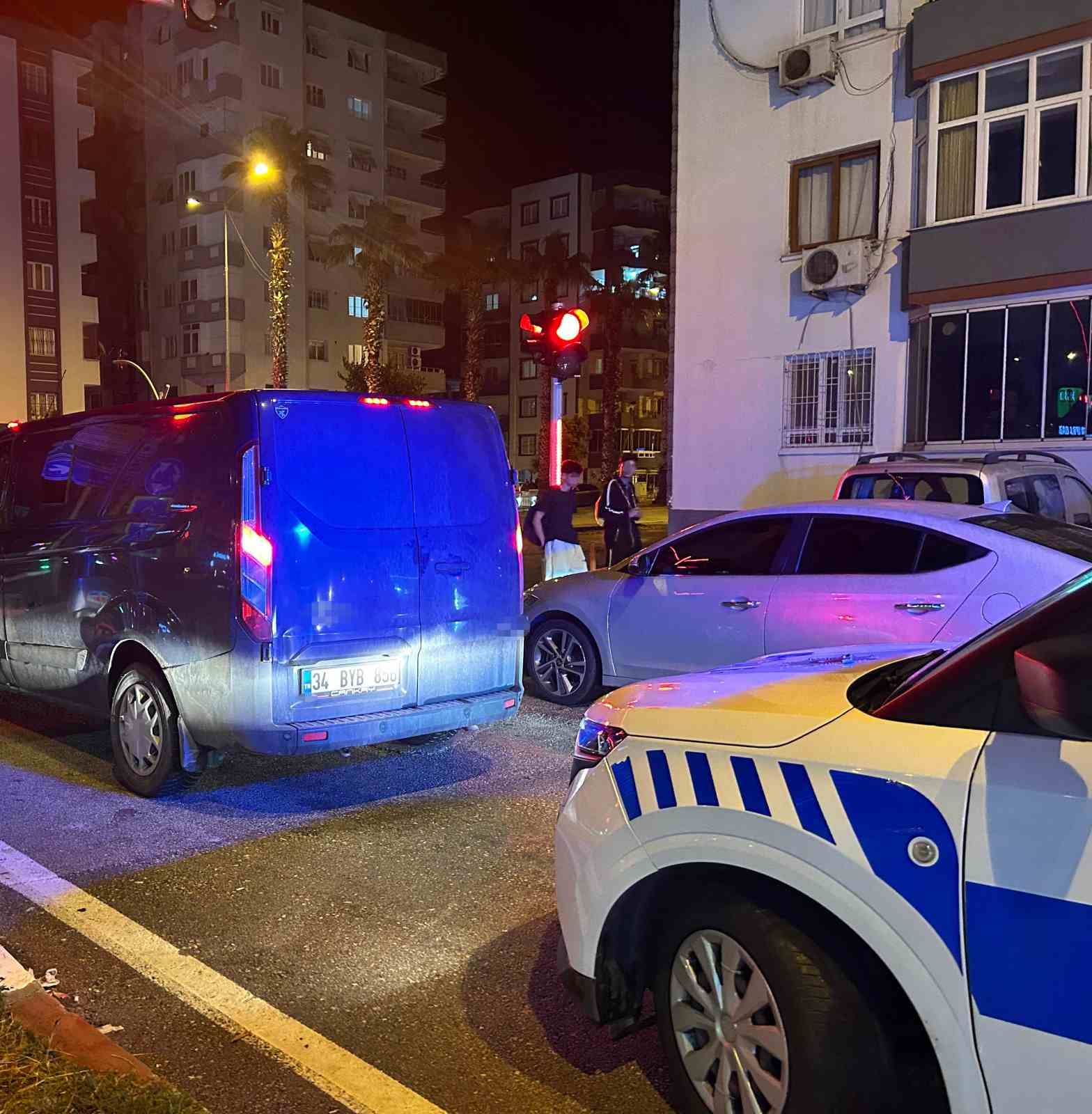 adanada silahli saldiri 1 agir yarali 1 ES76MMXj