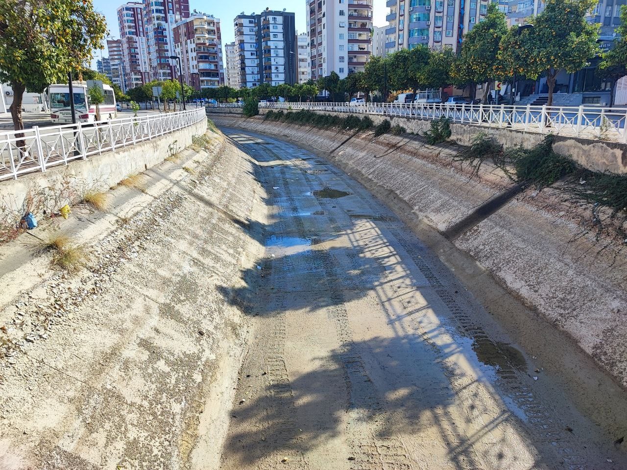 adanada son 52 yilin en kurak donemi nehre ve kanallara su verilmiyor 7 T9cFdqBA