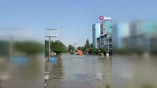 adanada-su-borusu-patladi-yollar-gole-dondu-9p8iExKz.jpg
