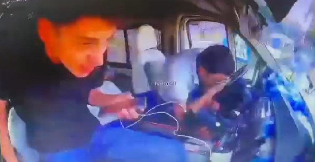 Adana’da sürücü uyudu, dolmuş duvara çarptı: 7 yaralı 8 adanada surucu uyudu dolmus duvara carpti 7 yarali 4 PE99OD83