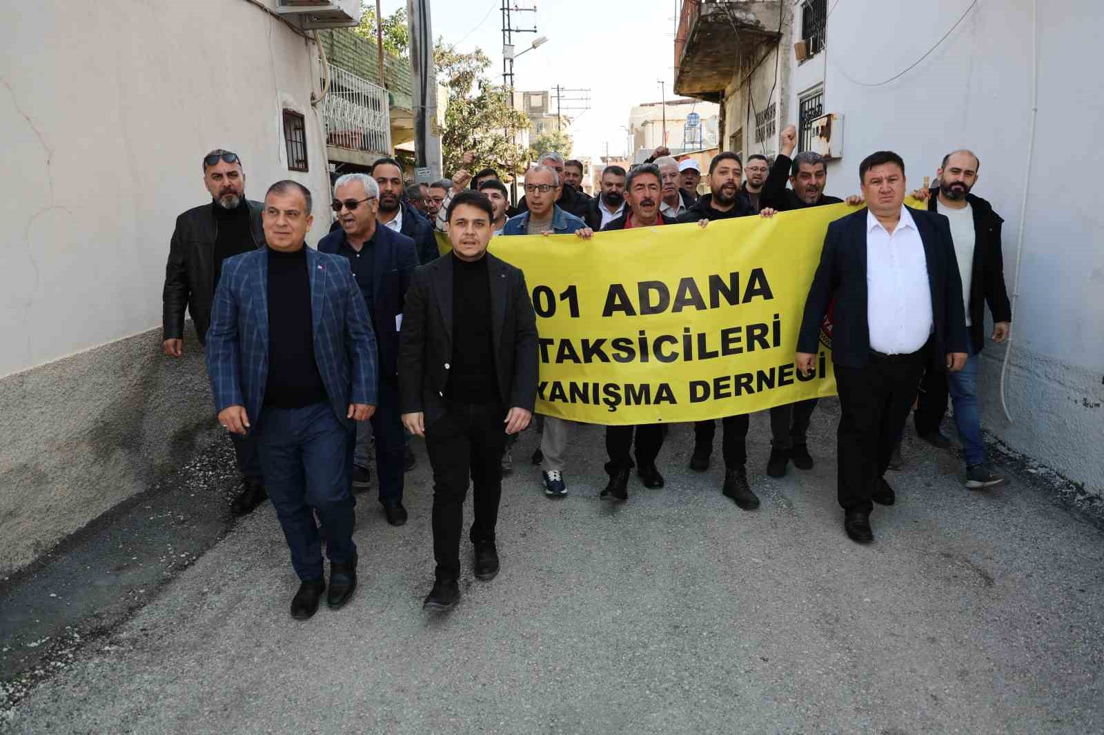 adanada taksicilerden korsan taksi eylemi 3 5f19D8KV