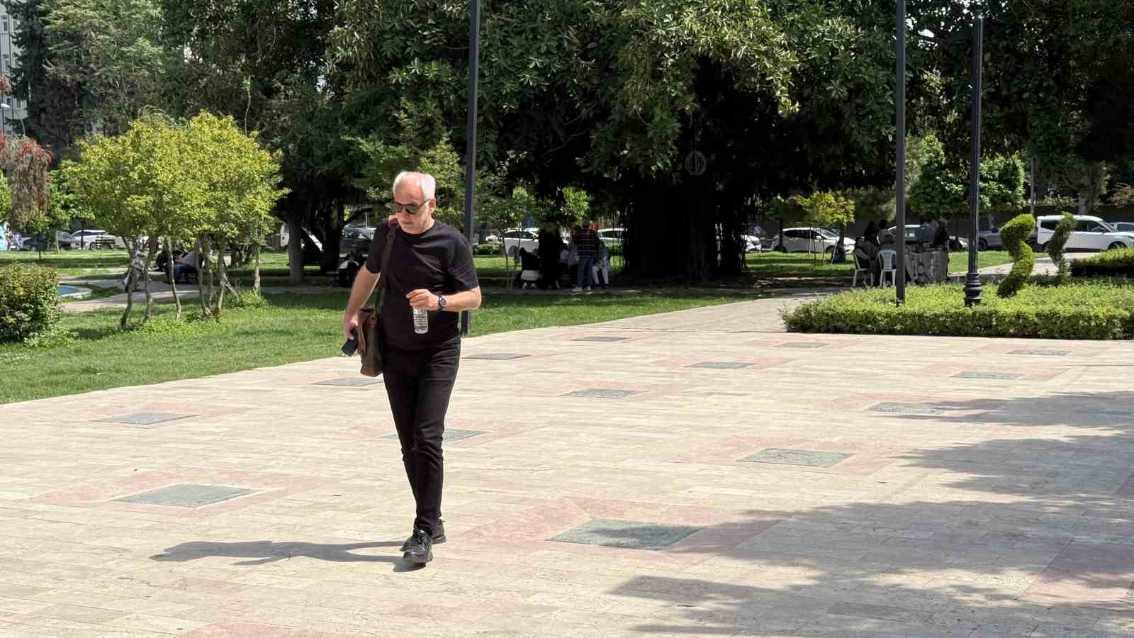 Adana’da termometreler 41 dereceyi gösterdi 7 adanada termometreler 41 dereceyi gosterdi 3 Lg4J2T3l