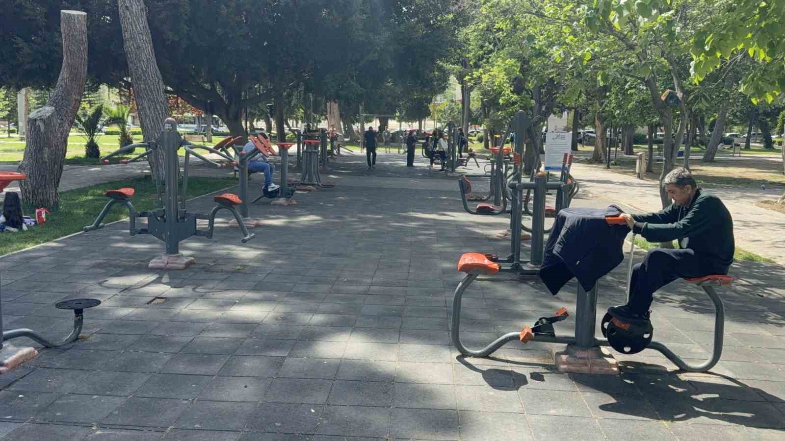 Adana’da termometreler 41 dereceyi gösterdi 9 adanada termometreler 41 dereceyi gosterdi 5 ngU1E46W