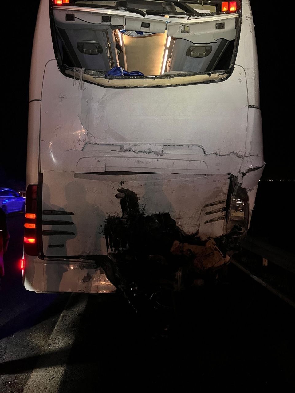 adanada tir otobuse arkadan carpti 14 yarali 3 Z8E5JpTw