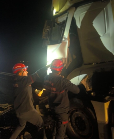 adanada-tir-otobuse-arkadan-carpti-14-yarali-gumVXQpG.jpg