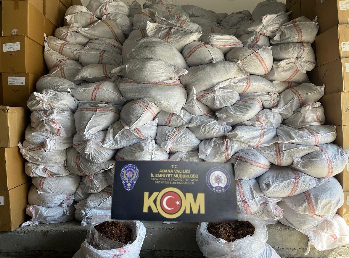 Adana’da tırda 10 ton kaçak tütün ele geçirildi 4 adanada tirda 10 ton kacak tutun ele gecirildi 0 PEizE21l
