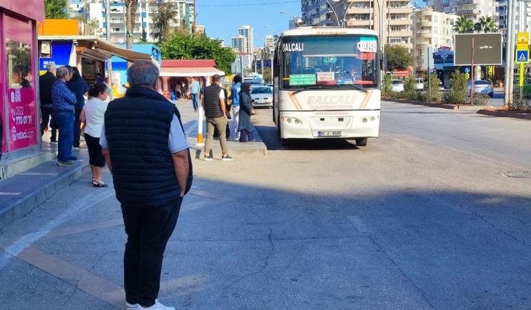 adanada-toplu-tasima-zammi-tepki-cekiyor-2Mw1yE8g.jpg