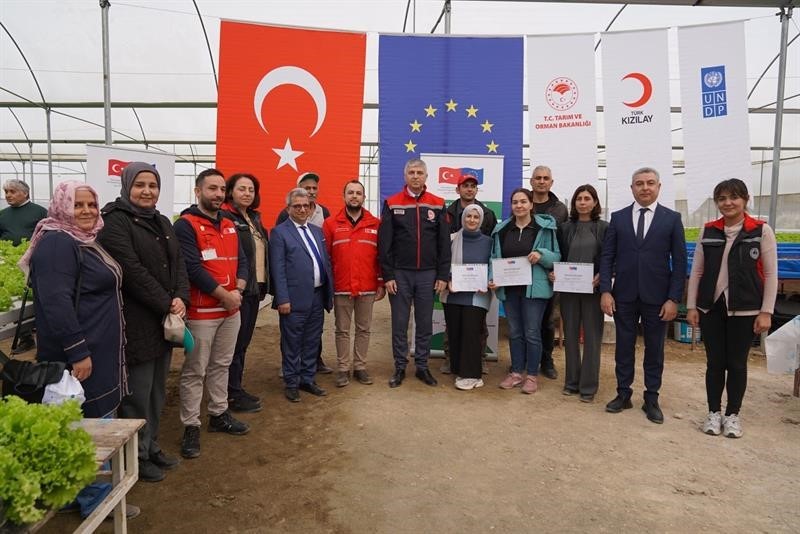 adanada topraksiz marul yetistiriciligi basladi 0 sMv686f5