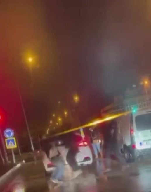 adanada trafikte yumruklu kavga kamerada 0 ZjfpVdqU