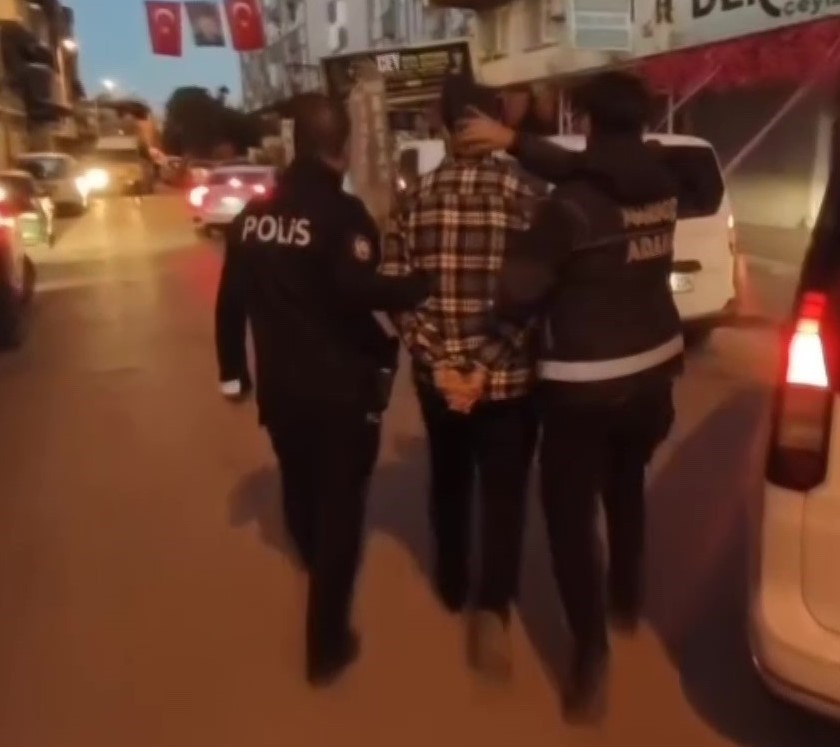 adanada uyusturucu operasyonu 12 tutuklama 1 b3awBOcP