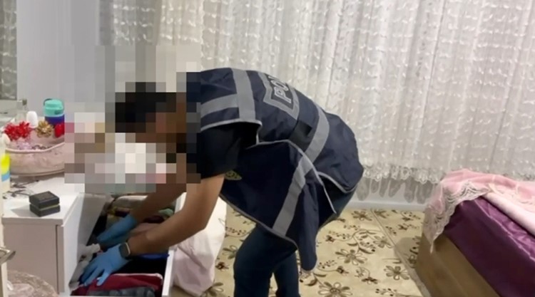 adanada uyusturucu operasyonu 15 gozalti 1 V6LXlV5L