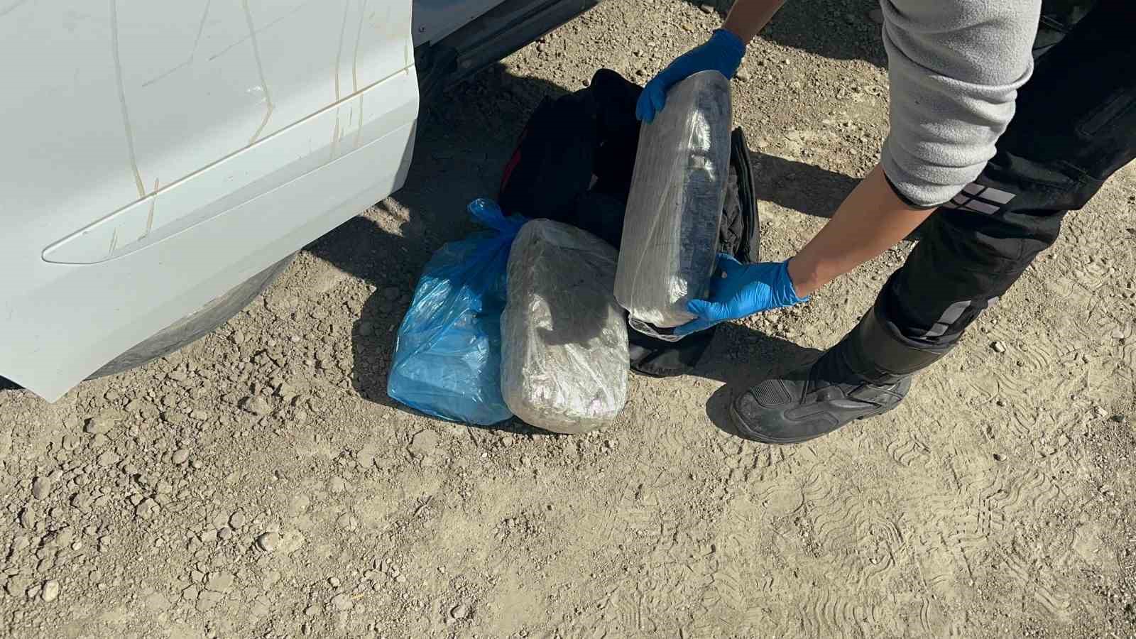 adanada uyusturucu ve silah operasyonu 2 tutuklama 0 pRYySCvN