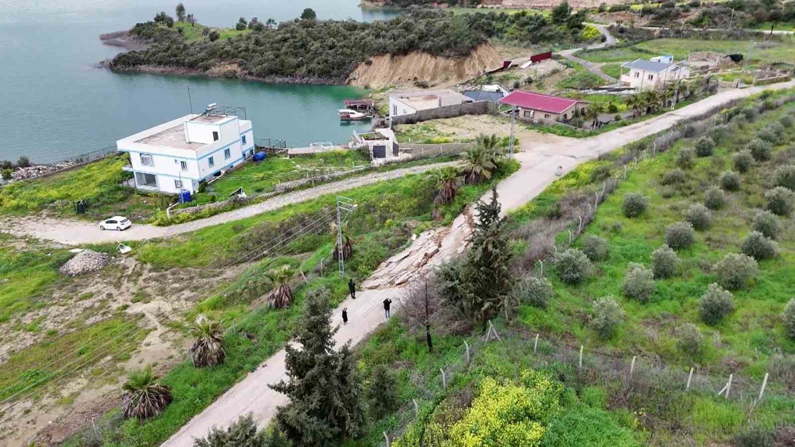 adanada yagmur heyelana neden oldu yol coktu 1 HERkYVfg