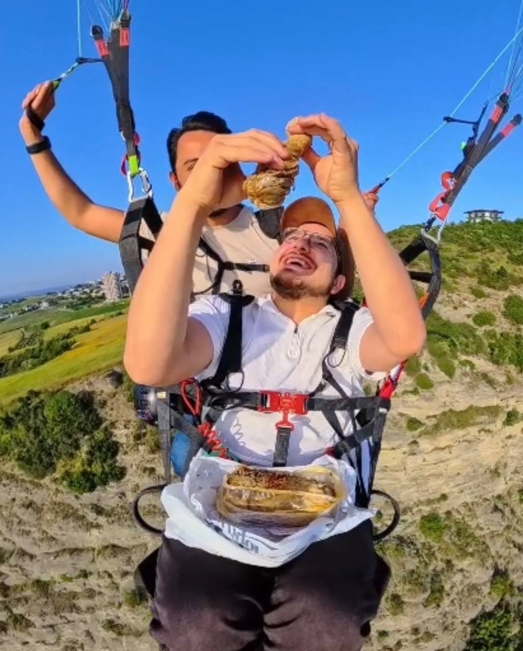 adanada yamac parasutunde sirdan keyfi adanali havada da yer 0 2k6lTJrQ
