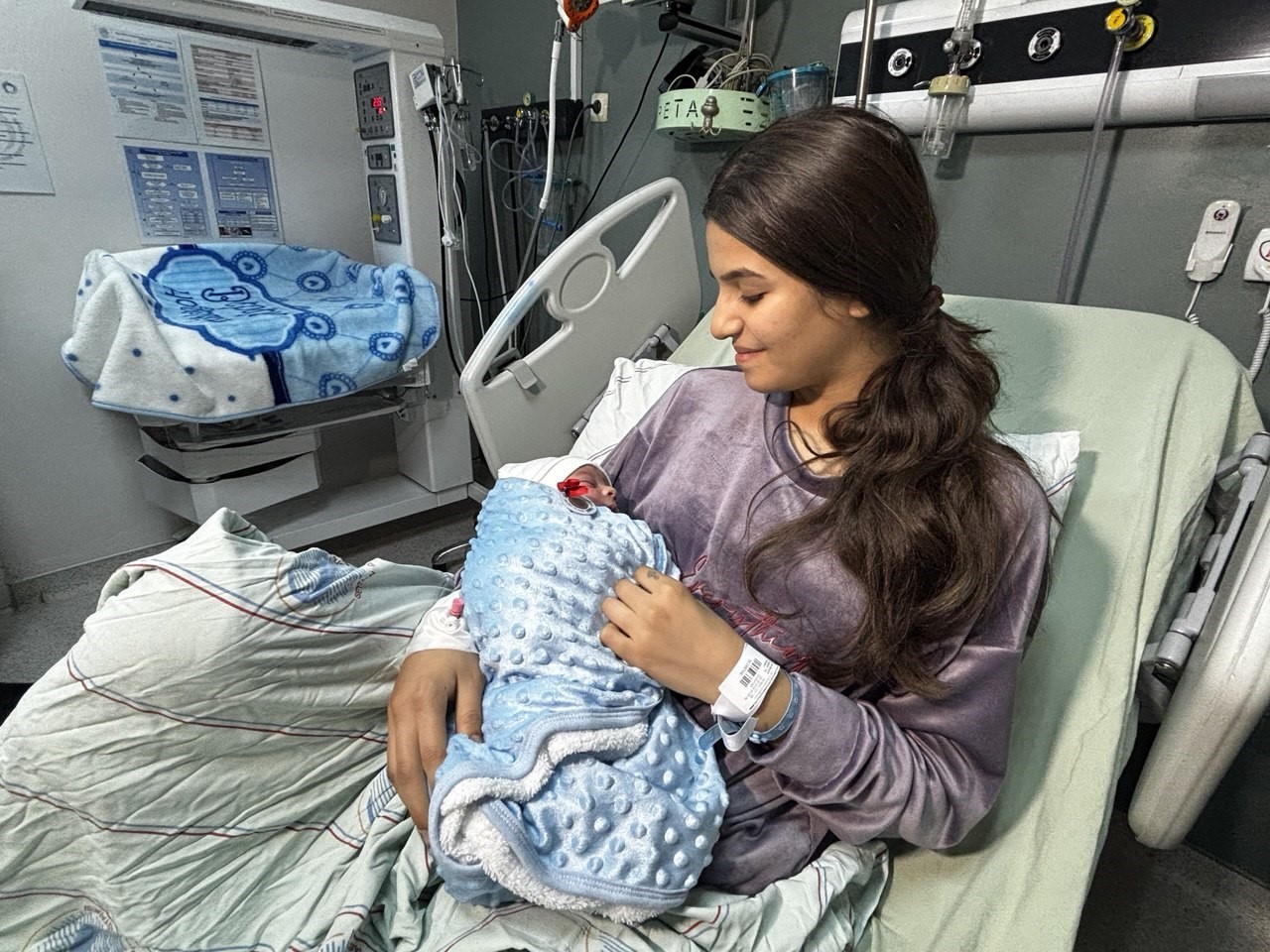 adanada yeni yilin ilk bebegi atlas oldu 1 f497jgu9