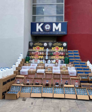 adanada-yilbasi-oncesi-kacak-icki-operasyonu-4-ton-etil-alkol-ele-gecirildi-OpVB6p5Z.jpg