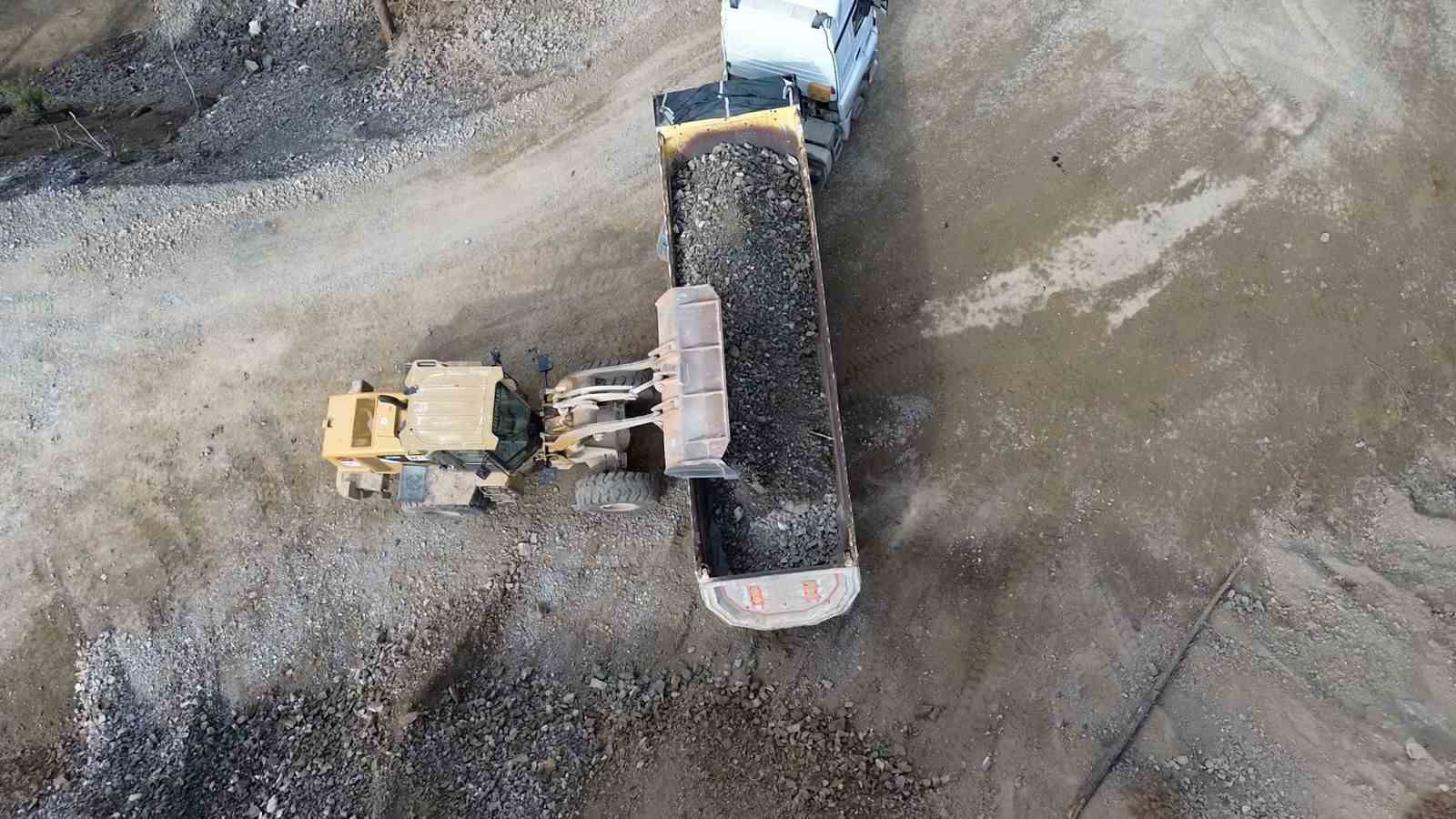 adanada yol yapim mucadelesi patlama ani film sahnesini aratmadi 4 ggQ9ZYCt