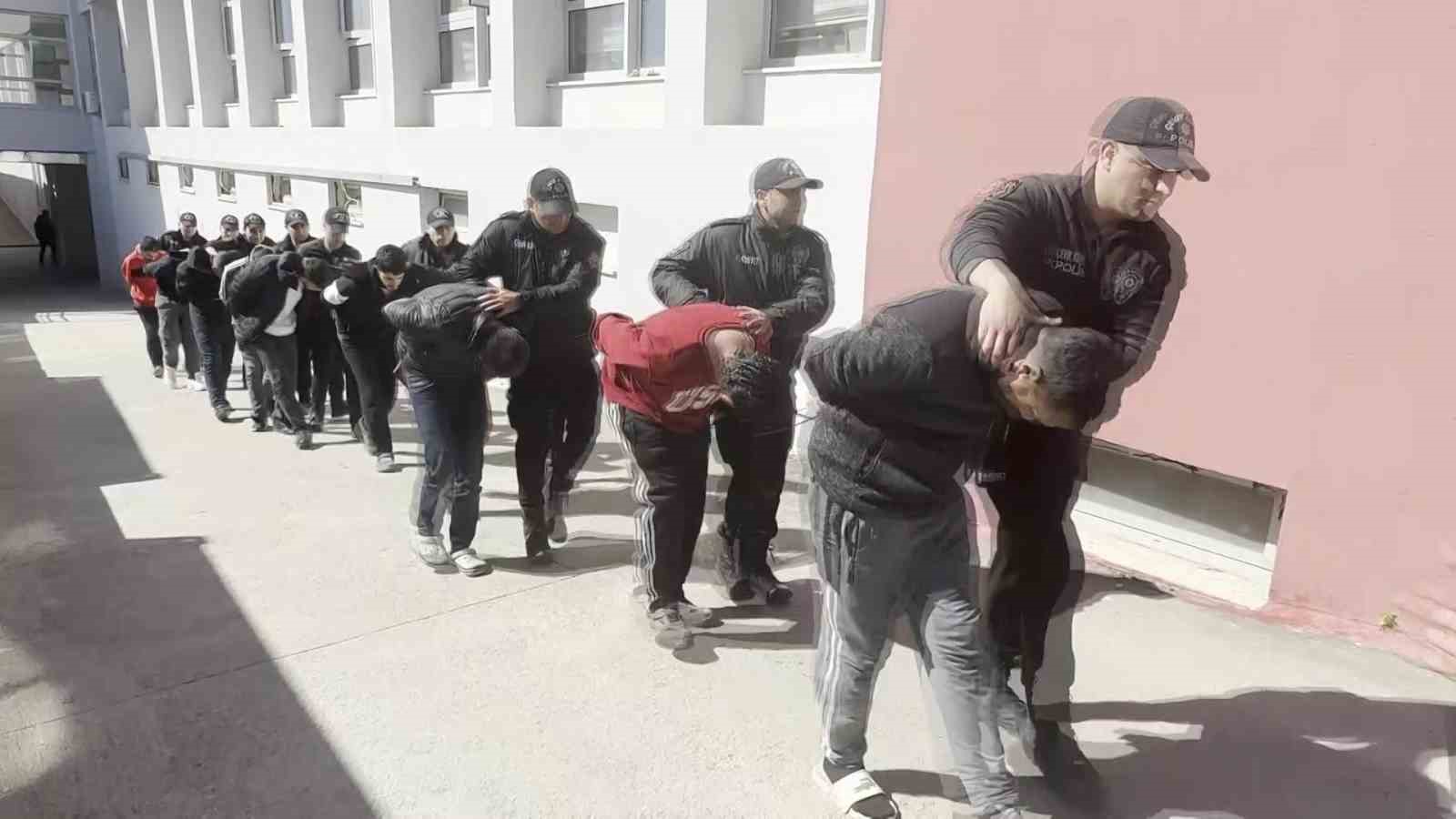 adanada zehir tacirlerine operasyon 11 tutuklama 1 AST8ZiYD