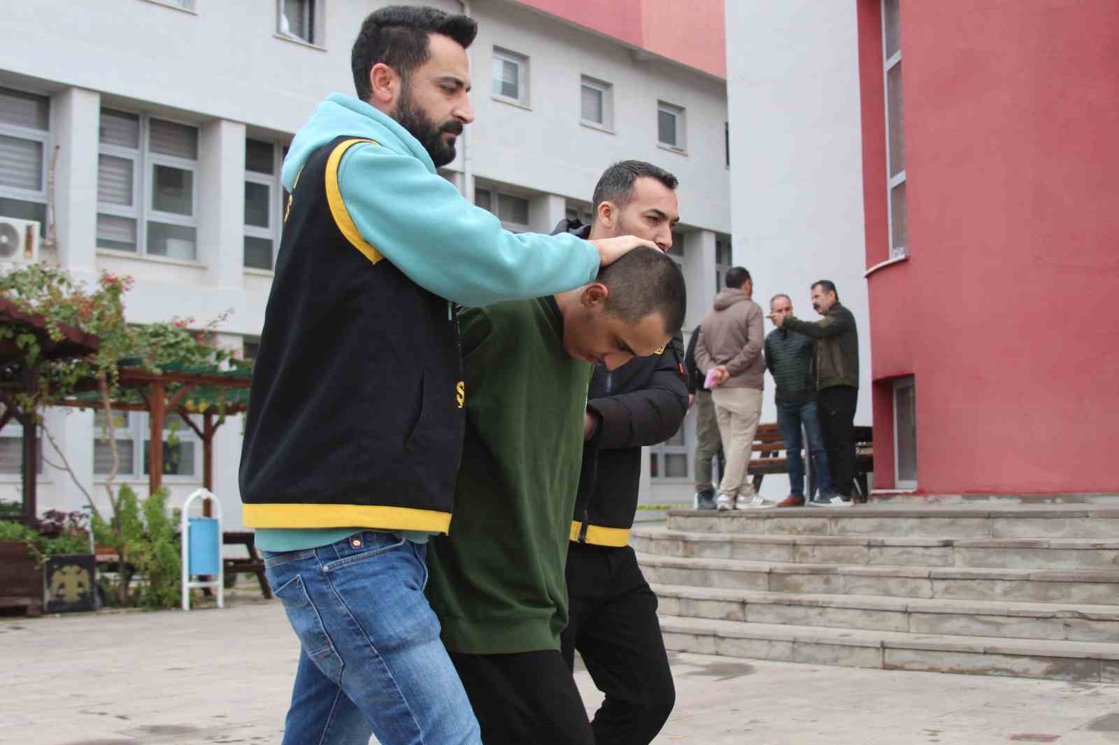 Adana’daki cinayet: 19 yaşındaki genç 4 bin TL alacağı yüzünden öldürülmüş 6 adanadaki cinayet 19 yasindaki genc 4 bin tl alacagi yuzunden oldurulmus 2 qIQYNL5f
