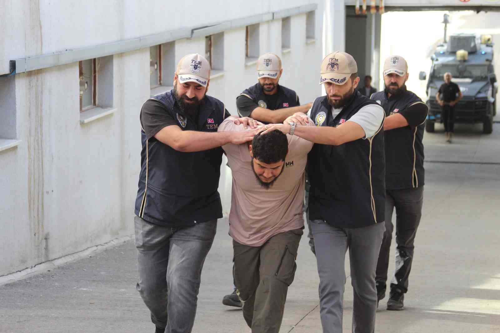 adanadaki deas operasyonu sozde turkiye emiri ile birlikte 6 supheli tutuklandi 10 1leYreXb