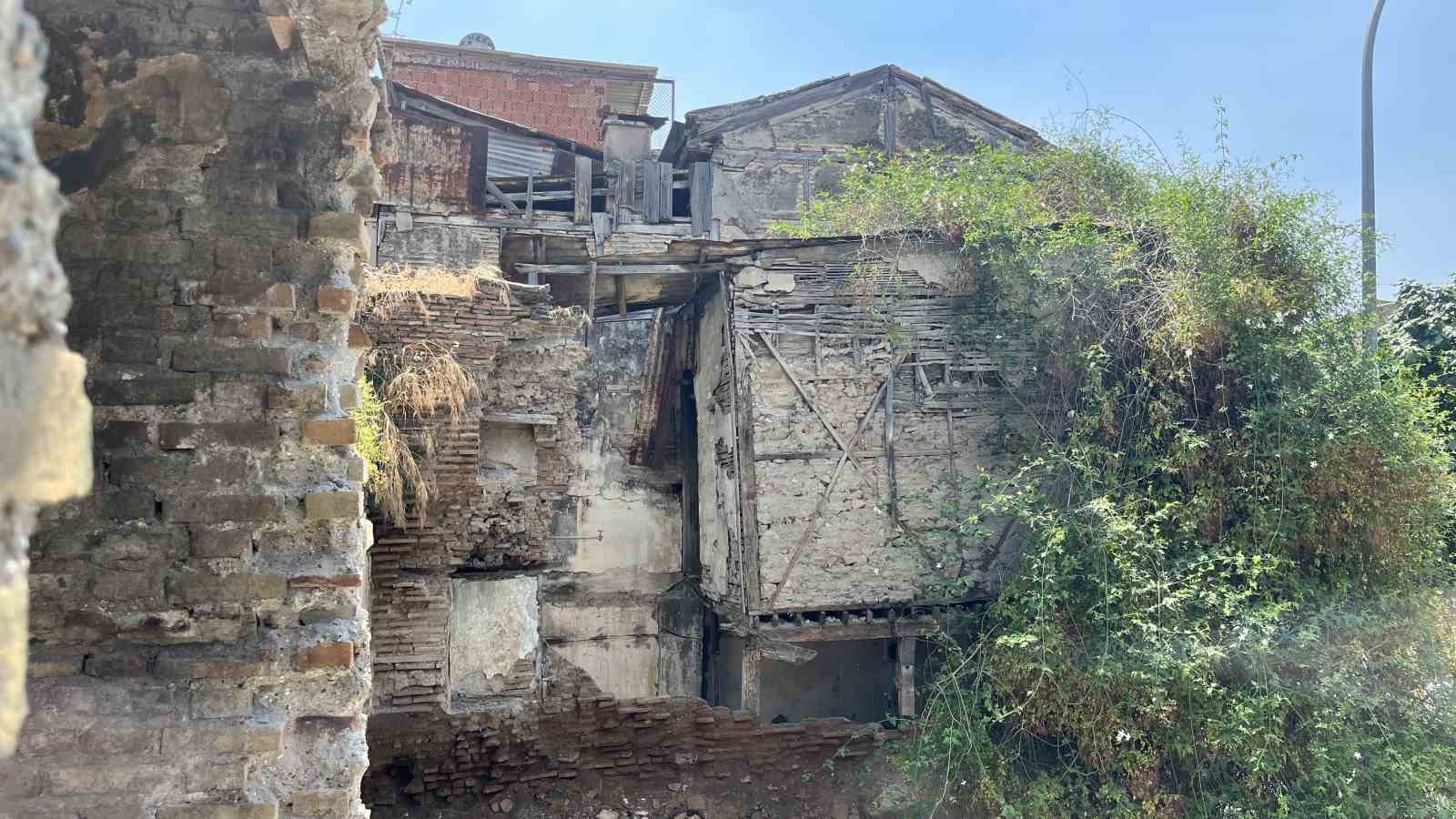 Adana’daki metruk binalar mahalleliyi tedirgin ediyor 6 adanadaki metruk binalar mahalleliyi tedirgin ediyor 2 UFwrkVjk
