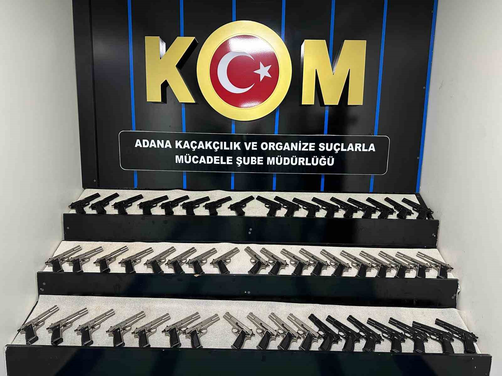 adanadaki suc orgutlerine silah getiren 2 supheli tutuklandi 53 tabanca ele gecirildi 0 GFJvedD7