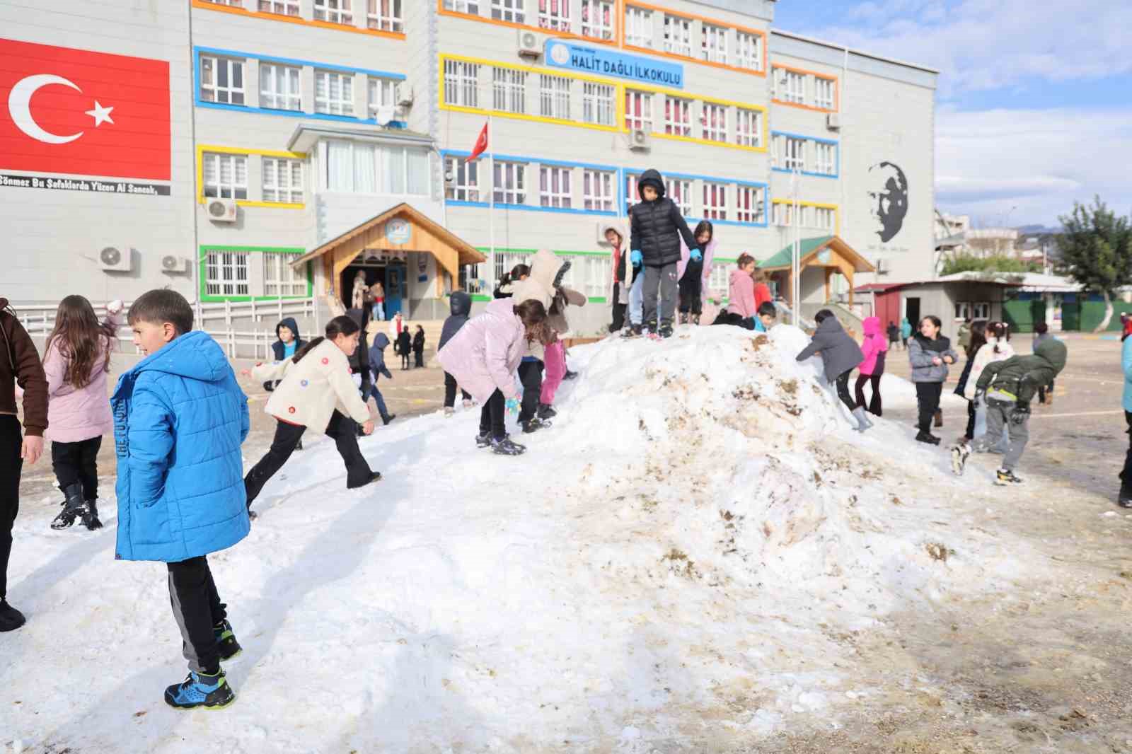 adanali ogrencilerin kamyon kamyon kar mutlulugu 1 lCueOvJf