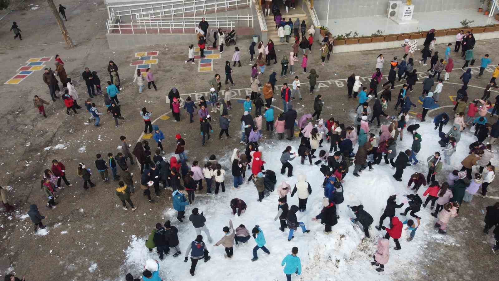 adanali ogrencilerin kamyon kamyon kar mutlulugu 5 iyDnqTFv