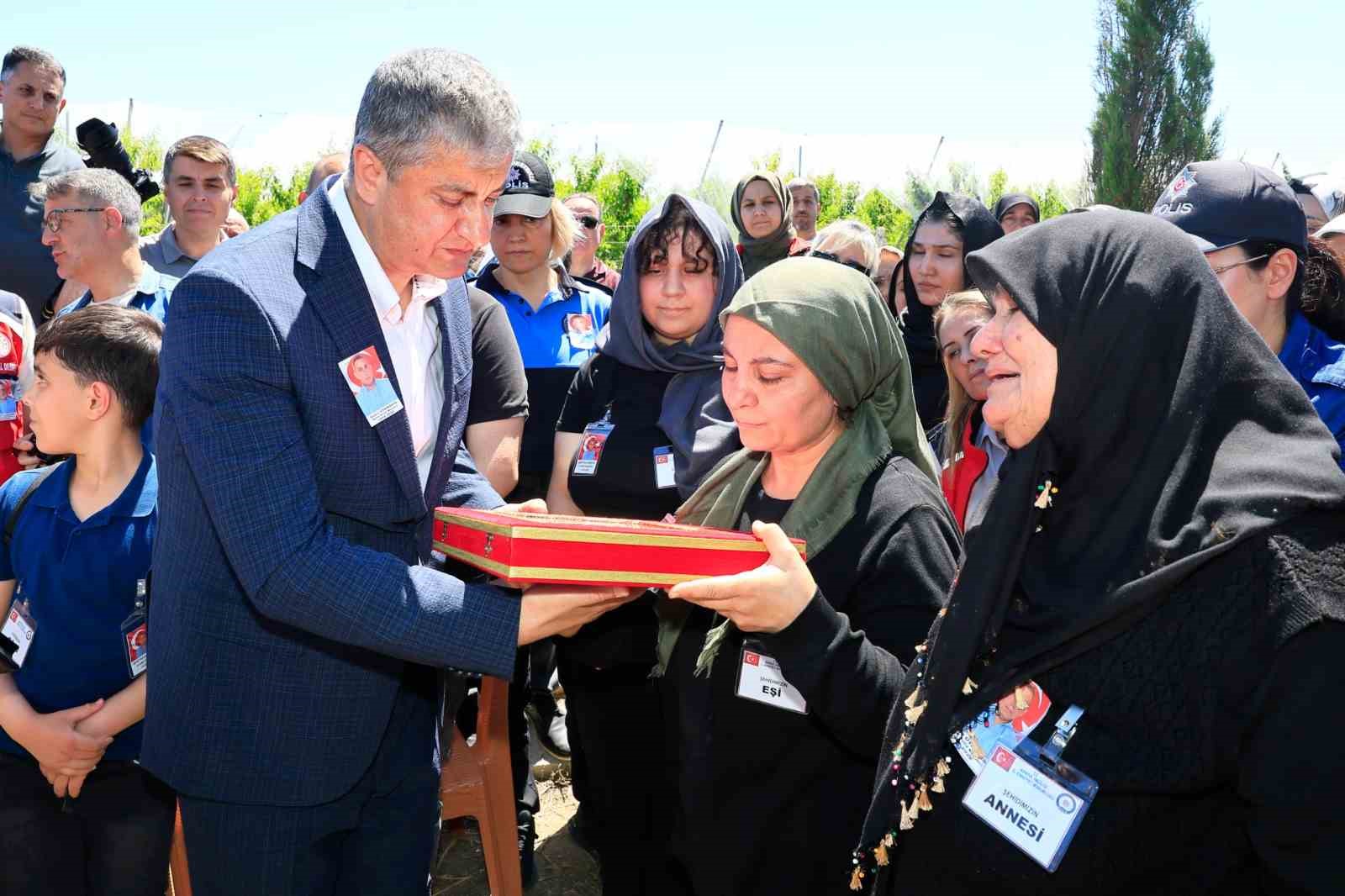 adanali sehit aydin uyenarik son yolculuguna ugurlandi 8 CVewUjGI
