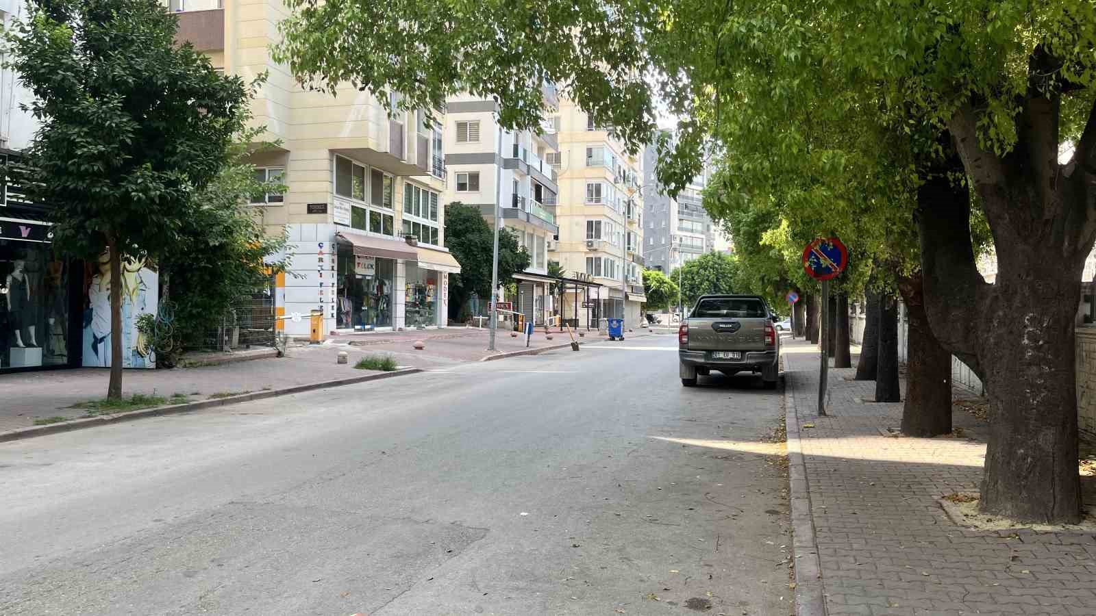 Adanalılar sıcaktan kaçtı, cadde ve sokaklar boş kaldı 4 adanalilar sicaktan kacti cadde ve sokaklar bos kaldi 0 2JpWqjGg