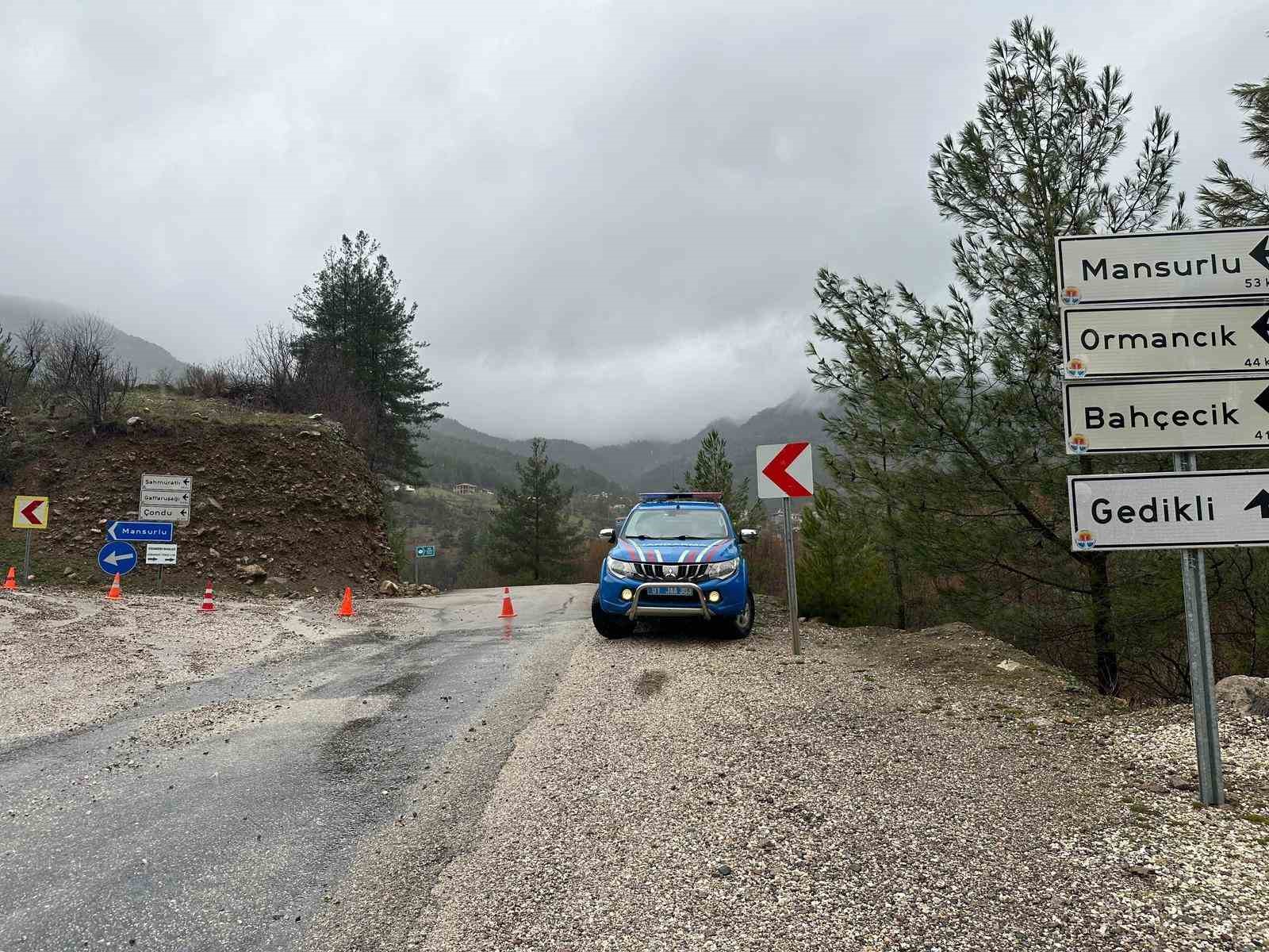 adananin feke saimbeyli ve kozan ilcelerinde sel sonrasi yogun mesai 2 XAlfePrY