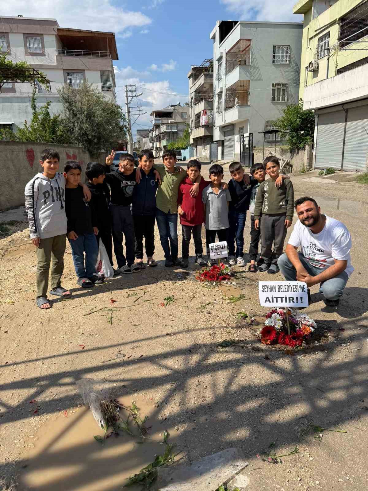 adananin kostebek yuvasina donen yollarina cicek diktiler 0 dW7dTbRA