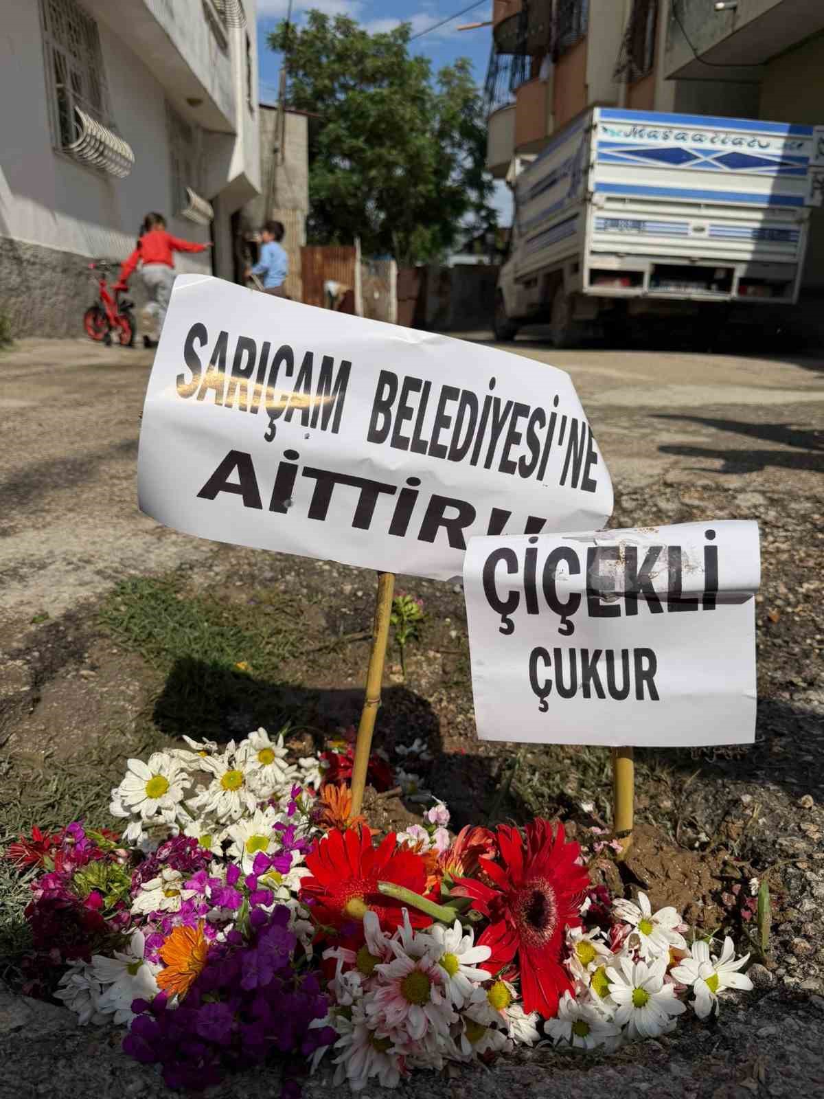 adananin kostebek yuvasina donen yollarina cicek diktiler 1 nif3fHzL