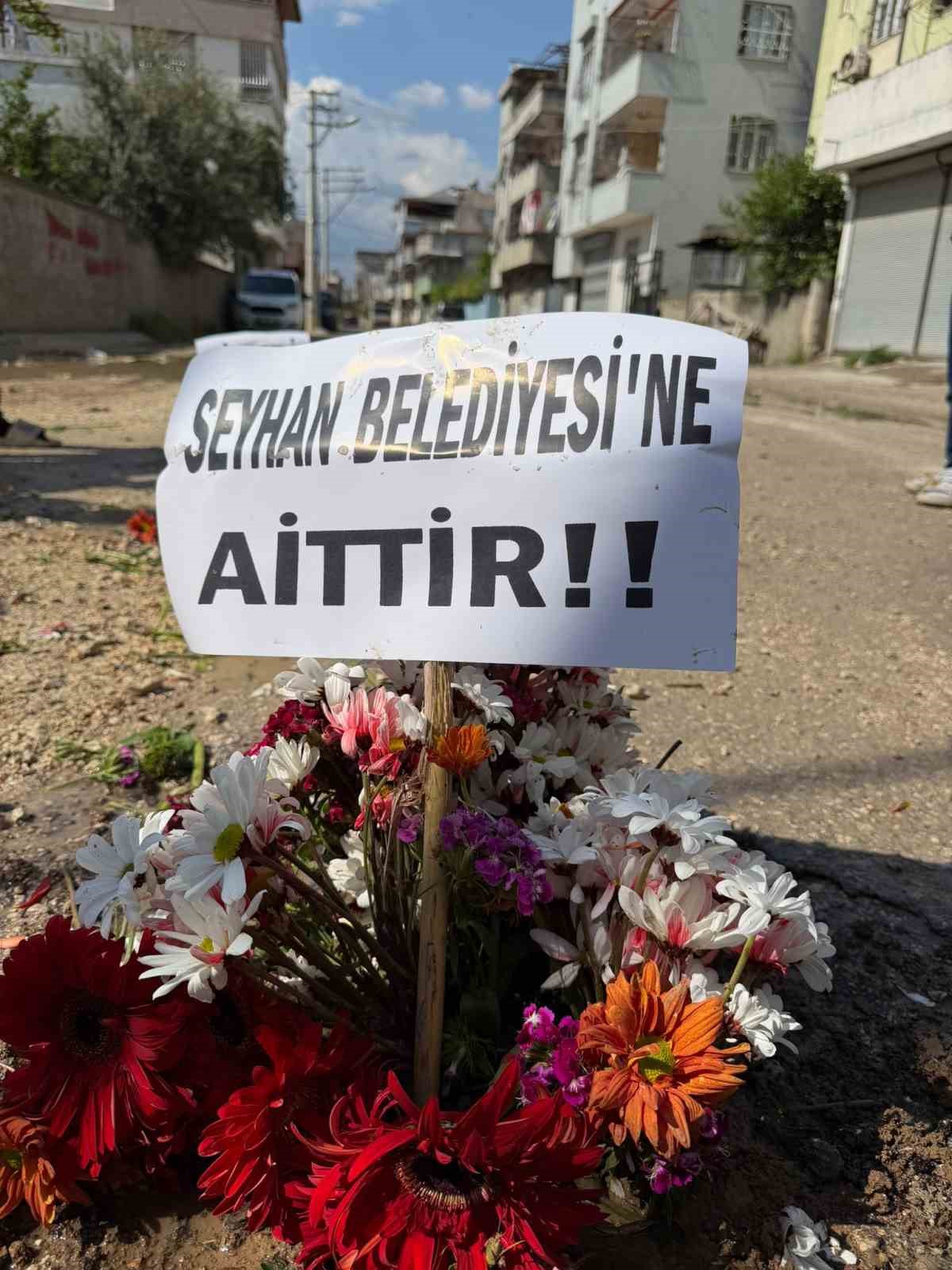 adananin kostebek yuvasina donen yollarina cicek diktiler 2 CDyTNf8d