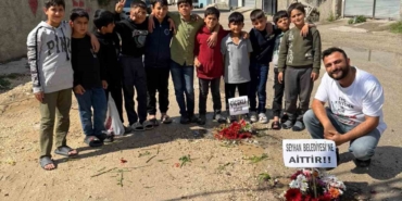 adananin-kostebek-yuvasina-donen-yollarina-cicek-diktiler-FqzSAaRz.jpg