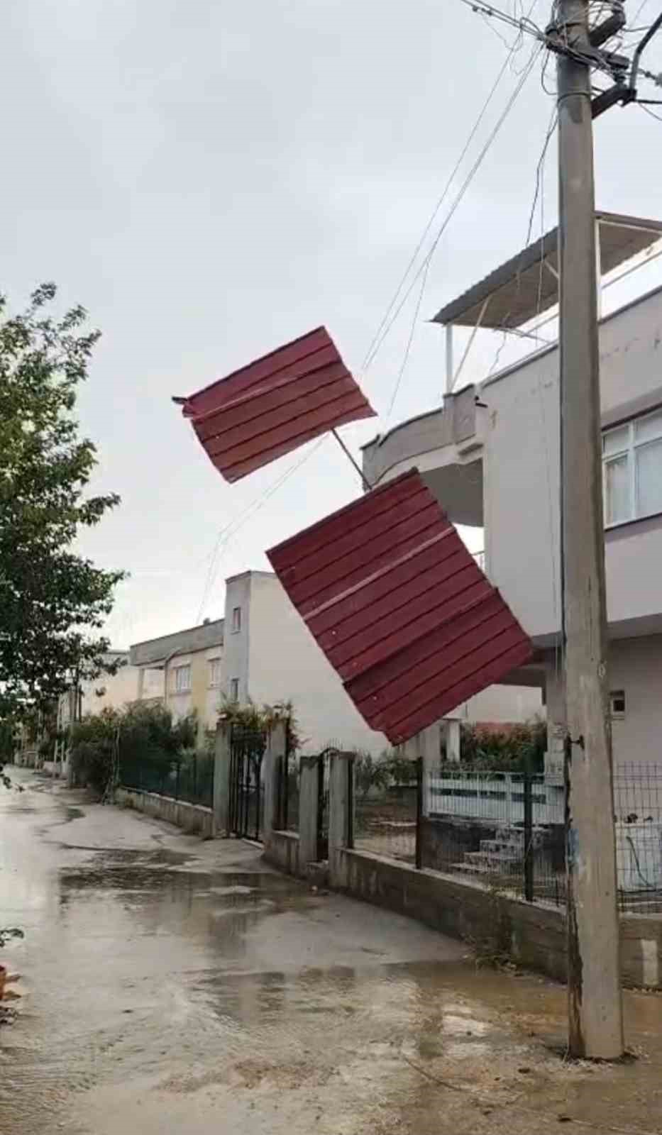adananin kuzey ilcelerinde kuvvetli ruzgar etkili oldu 1 BQVsiSg7