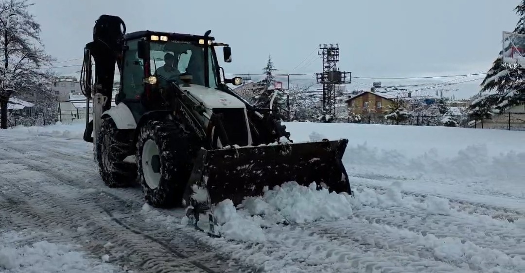 Adana’nın o ilçesinde kar hayatı durdurdu: Yollar kapandı, okullar tatil edildi 5 adananin o ilcesinde kar hayati durdurdu yollar kapandi okullar tatil edildi 1 3GthXRdF
