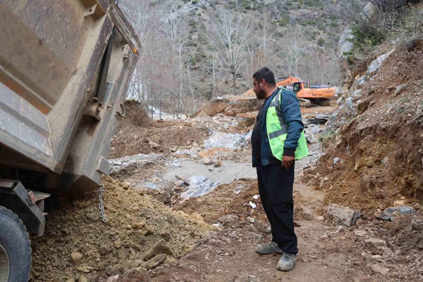 adanayi kayseri ve sivasa baglayan guzergahta ulasim kontrollu saglaniyor 4 hSQiwGCK