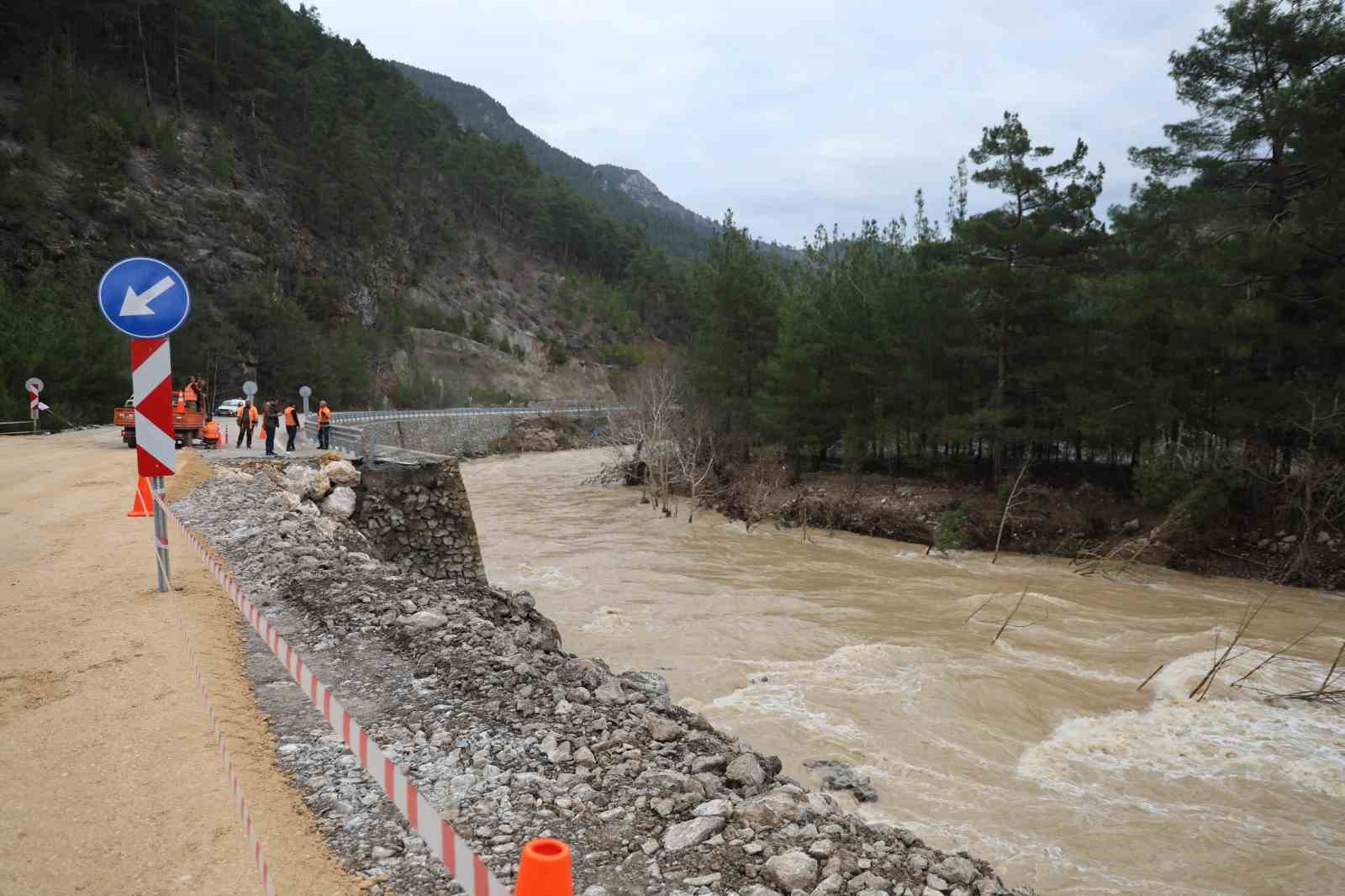 adanayi kayseri ve sivasa baglayan guzergahta ulasim kontrollu saglaniyor 6 gbbPEOFT
