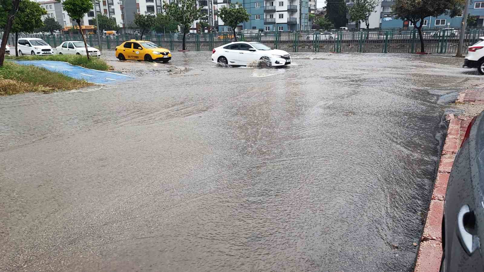 adanayi saganak yagis vurdu yollar gole dondu 1 fSDL4NyR