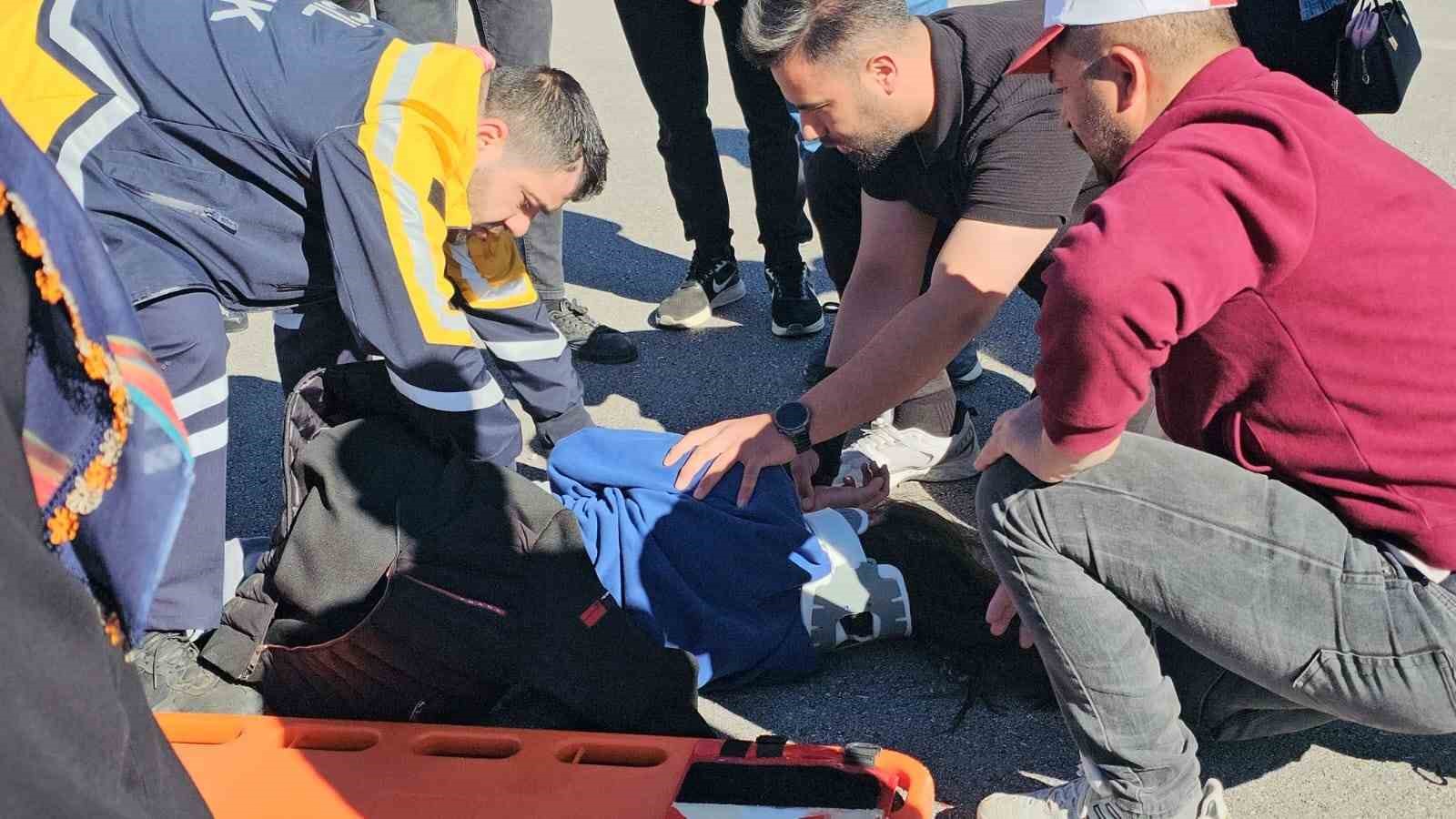 adilcevazda bayram ziyaretinde donenlerin icerisinde bulundugu arac kaza yapti 3 yarali 0 4sUE9HBK