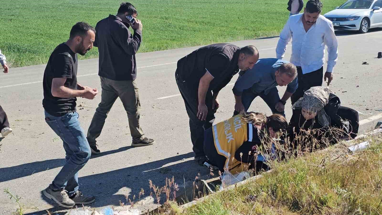 adilcevazda bayram ziyaretinde donenlerin icerisinde bulundugu arac kaza yapti 3 yarali 2 PVsUI4g7