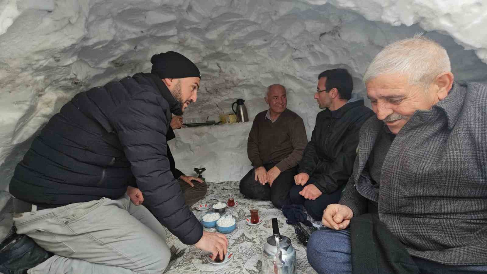 adilcevazda esnaf biriken kardan cay evi yapti 0 SFaByHgg