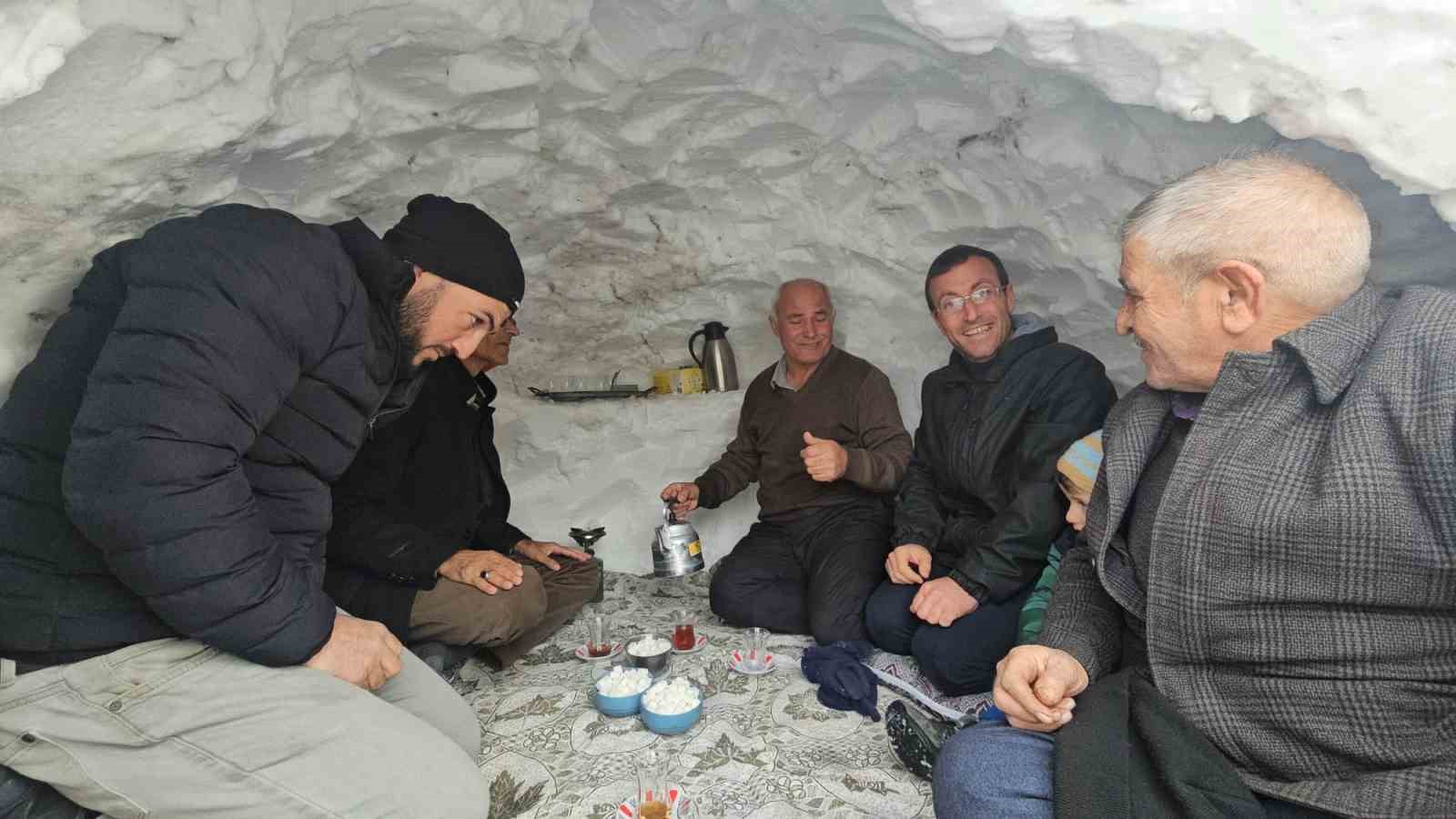 adilcevazda esnaf biriken kardan cay evi yapti 4 zlzpld32